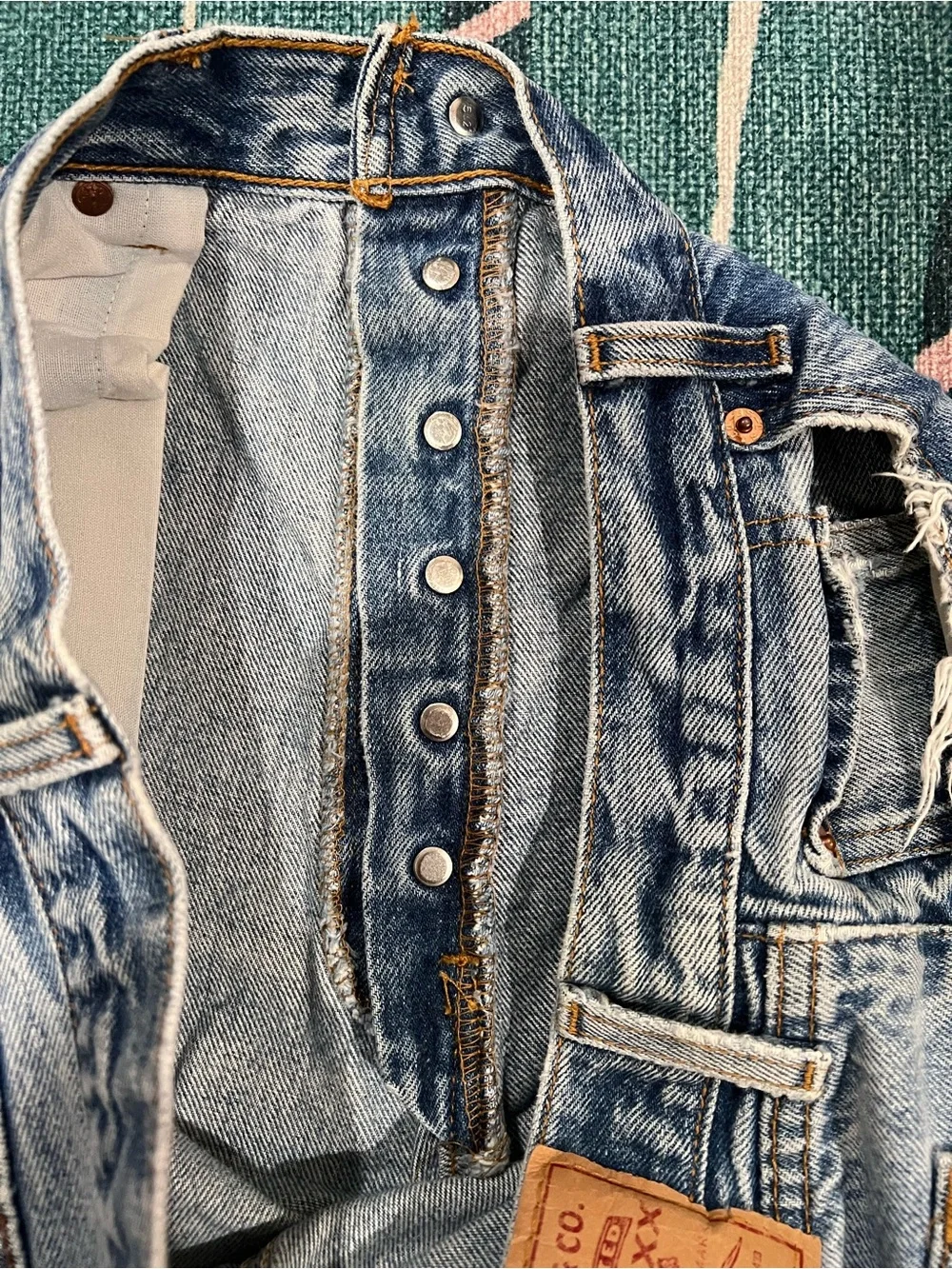 Vintage 1996 Levi’s 501xx Buttonfly Distressed Denim Jeans 34x30 481 CO21